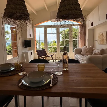 Hébergement de vacances Le Petit Bonheur - Pieds Dans L'eau - Golfe De Saint-tropez - Côte D'azur, House Fully Renovated In 2026 Cavalaire-sur-Mer