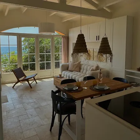 Le Petit Bonheur - Pieds Dans L'eau - Golfe De Saint-tropez - Côte D'azur, House Fully Renovated In 2026 Hébergement de vacances
